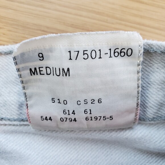 Vintage 90's Levi's 501 Light Gray Buttonfly Jeans - Picture 8 of 11